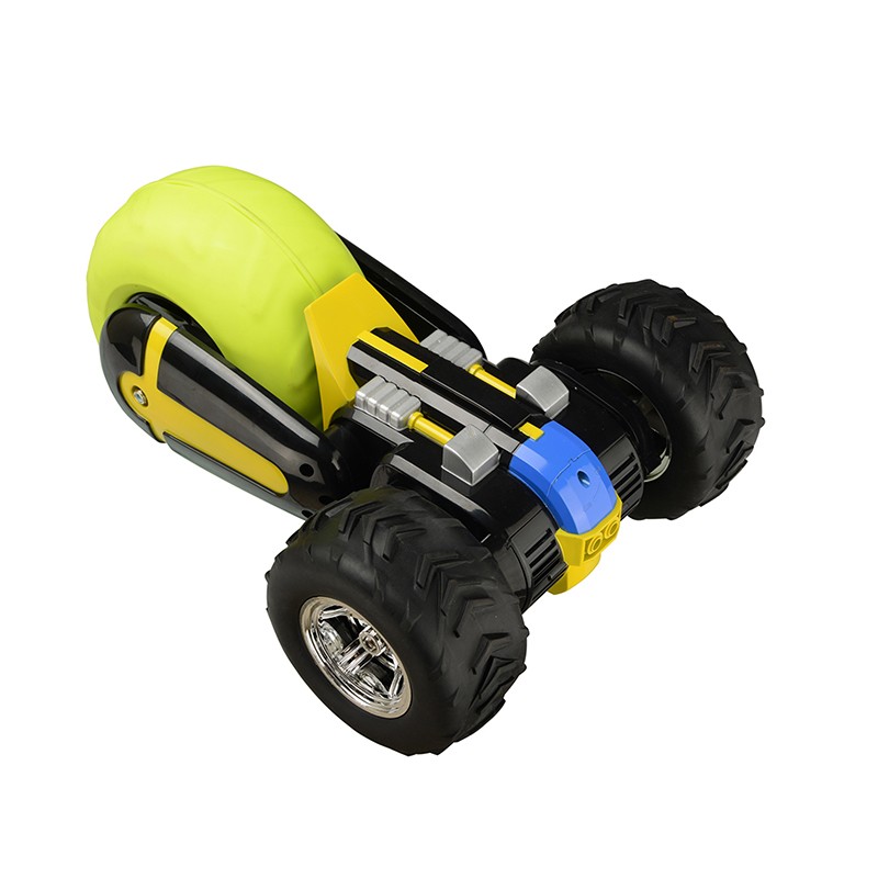 2.4GHz 1:18 RC Three-Wheeled Stunt Racing Car